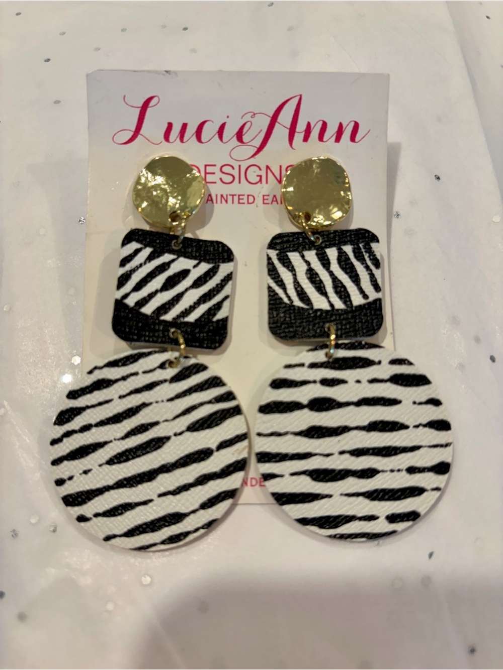 NWT LucieAnn Zebra Print Dangle Earrings - Black & White